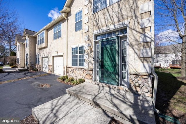 208 CASTLE DR, North Wales, PA 19454