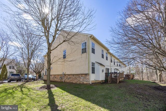 208 CASTLE DR, North Wales, PA 19454