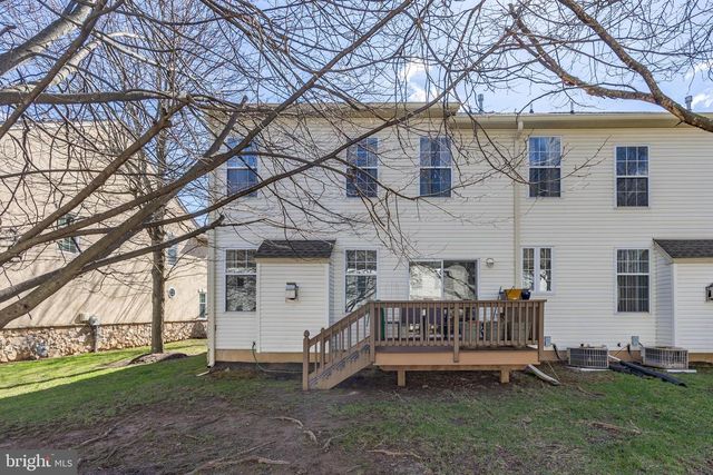 208 CASTLE DR, North Wales, PA 19454