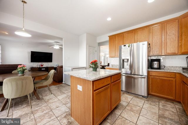 208 CASTLE DR, North Wales, PA 19454