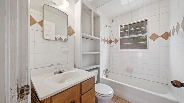 901 W Cayuga Drive, Athens, TX 75751