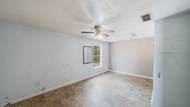 901 W Cayuga Drive, Athens, TX 75751