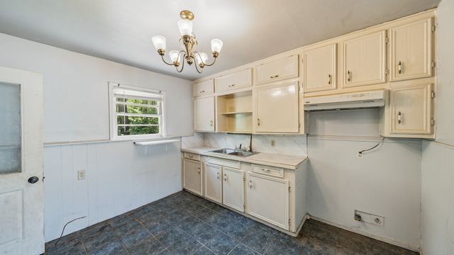 901 W Cayuga Drive, Athens, TX 75751