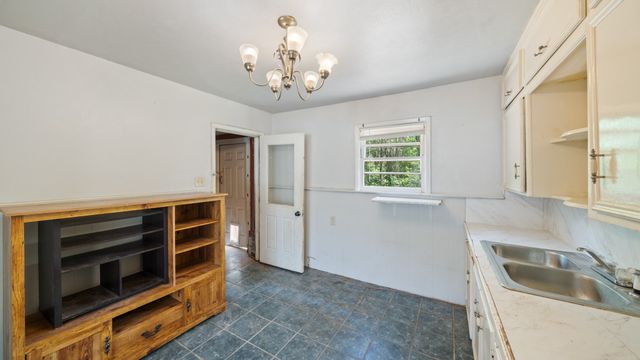 901 W Cayuga Drive, Athens, TX 75751