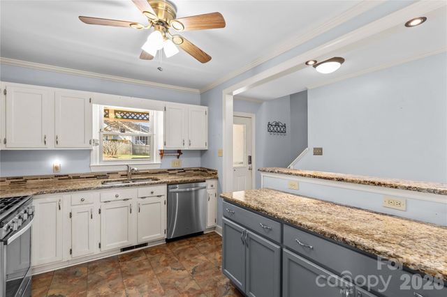 413 Windsor Lane, Statesville, NC 28677