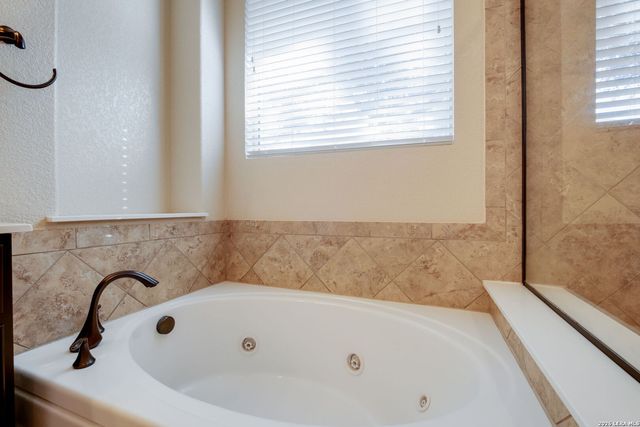 18219 Muir Glen, San Antonio, TX 78257