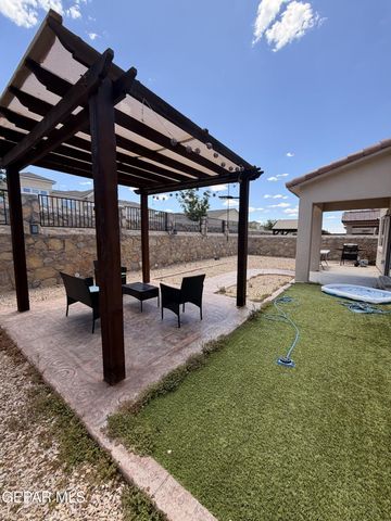 7616 Dawnlight Lane, Canutillo, TX 79835