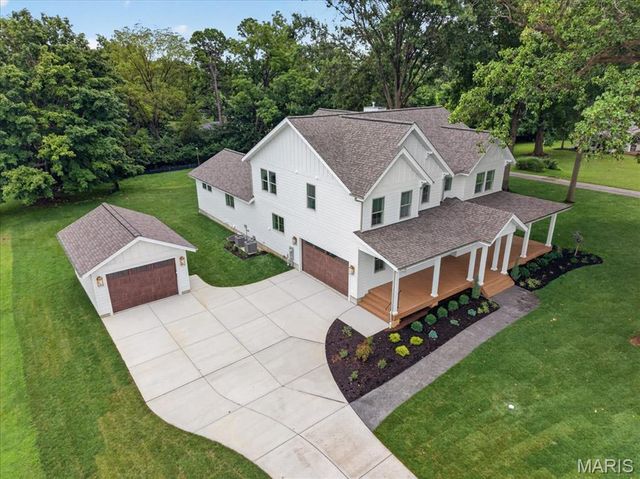 12 Beacon Hill Lane, Creve Coeur, MO 63141