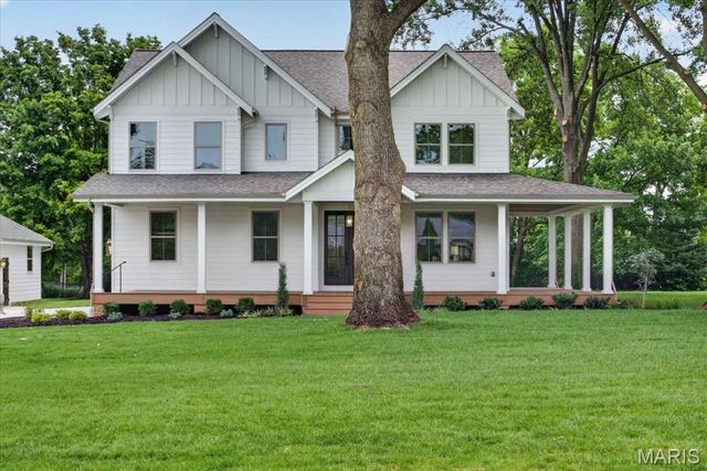 12 Beacon Hill Lane, Creve Coeur, MO 63141
