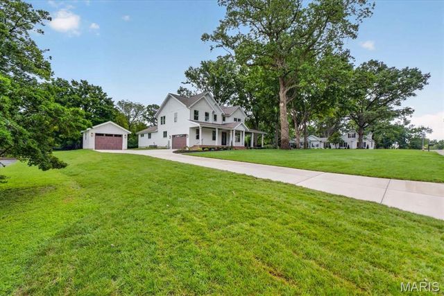 12 Beacon Hill Lane, Creve Coeur, MO 63141