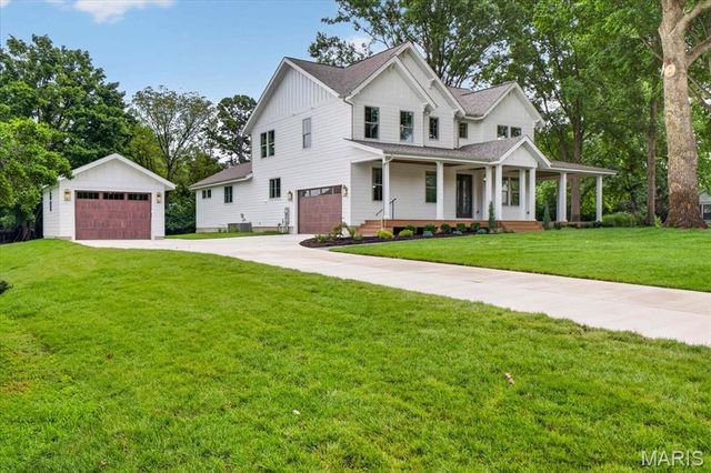 12 Beacon Hill Lane, Creve Coeur, MO 63141
