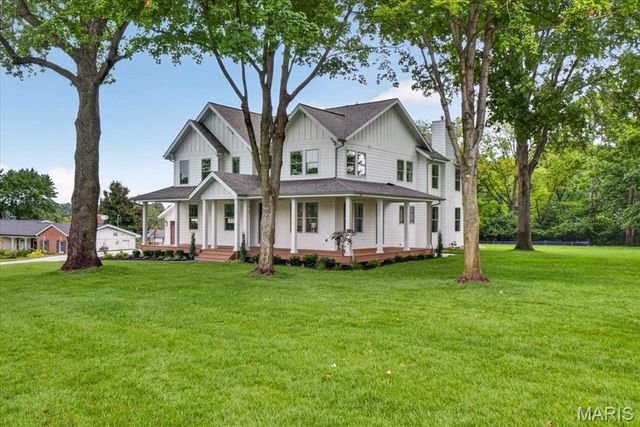12 Beacon Hill Lane, Creve Coeur, MO 63141