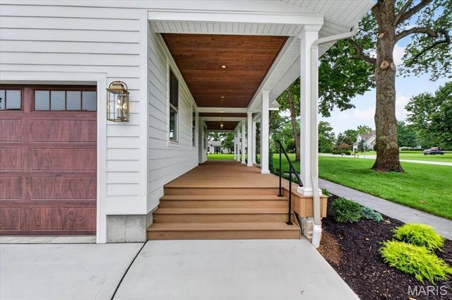 12 Beacon Hill Lane, Creve Coeur, MO 63141