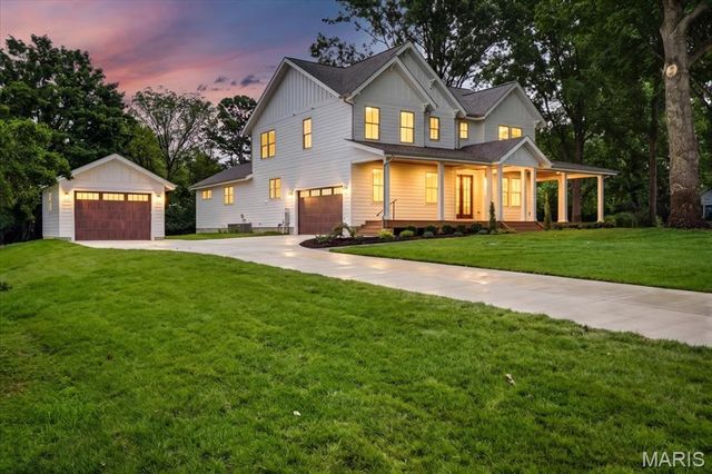 12 Beacon Hill Lane, Creve Coeur, MO 63141
