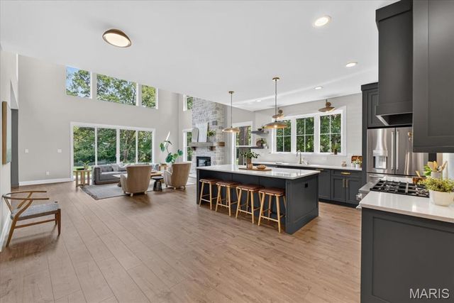 12 Beacon Hill Lane, Creve Coeur, MO 63141