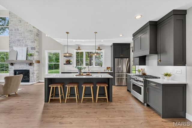 12 Beacon Hill Lane, Creve Coeur, MO 63141