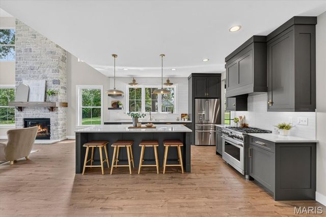12 Beacon Hill Lane, Creve Coeur, MO 63141