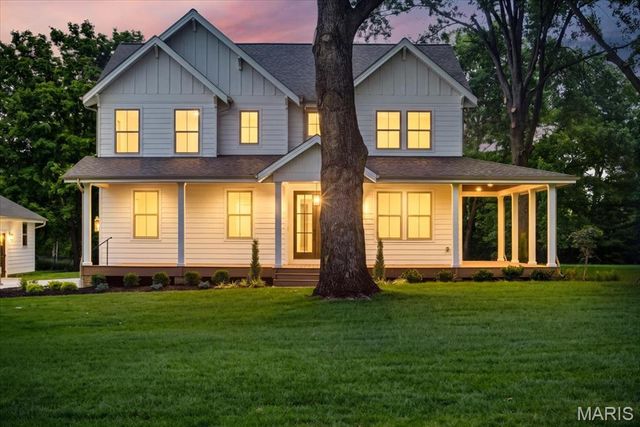 12 Beacon Hill Lane, Creve Coeur, MO 63141
