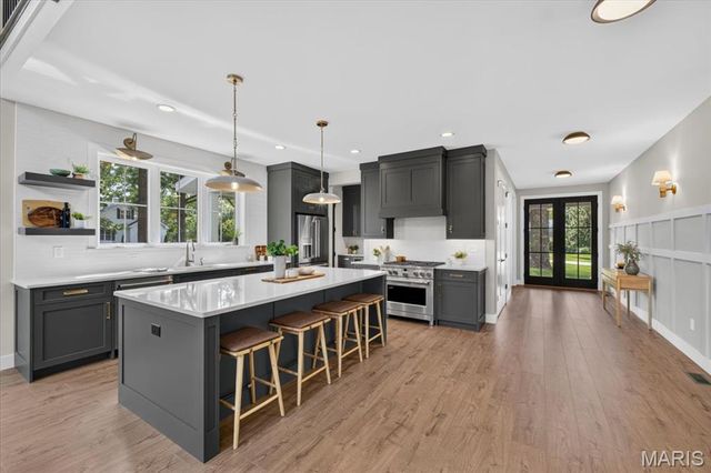 12 Beacon Hill Lane, Creve Coeur, MO 63141