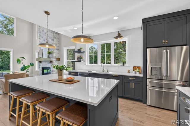 12 Beacon Hill Lane, Creve Coeur, MO 63141