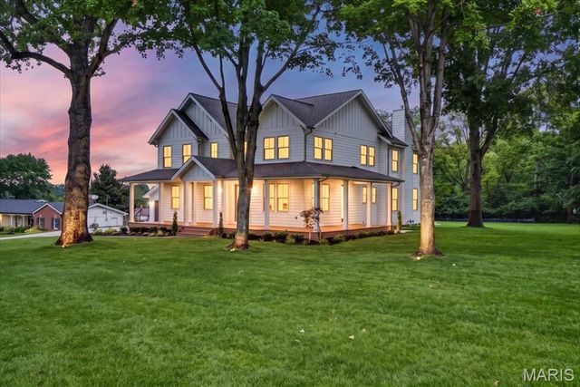 12 Beacon Hill Lane, Creve Coeur, MO 63141