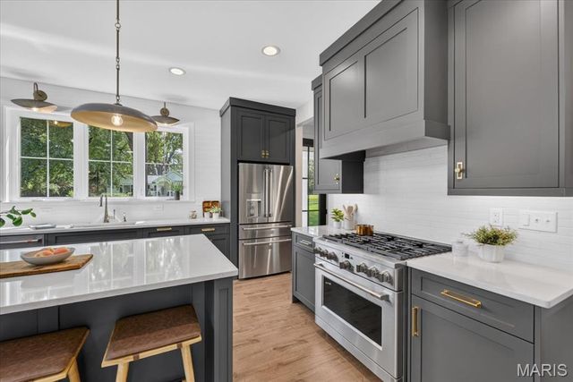 12 Beacon Hill Lane, Creve Coeur, MO 63141