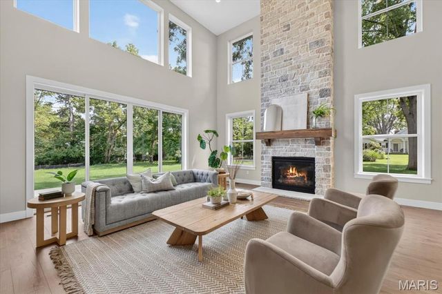 12 Beacon Hill Lane, Creve Coeur, MO 63141