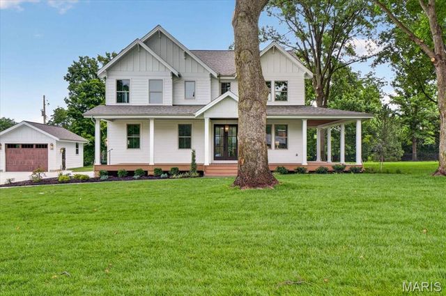 12 Beacon Hill Lane, Creve Coeur, MO 63141