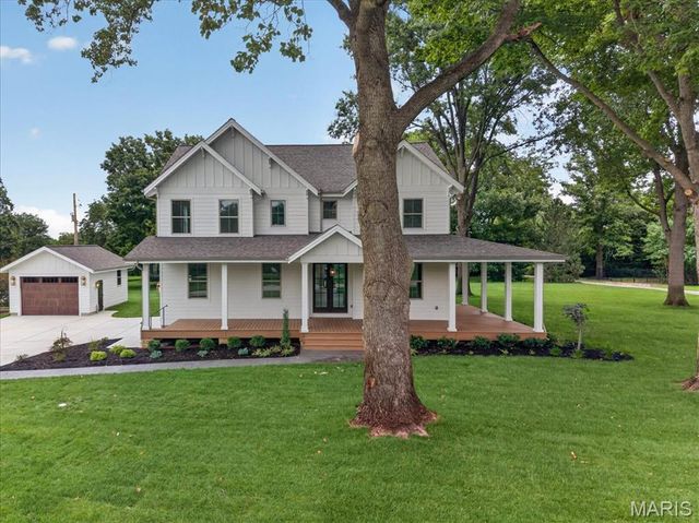 12 Beacon Hill Lane, Creve Coeur, MO 63141