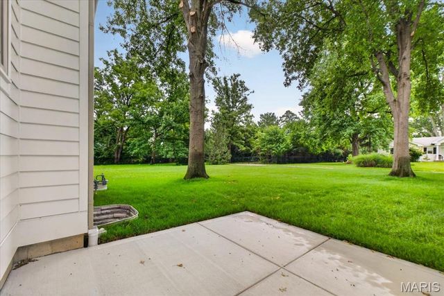 12 Beacon Hill Lane, Creve Coeur, MO 63141