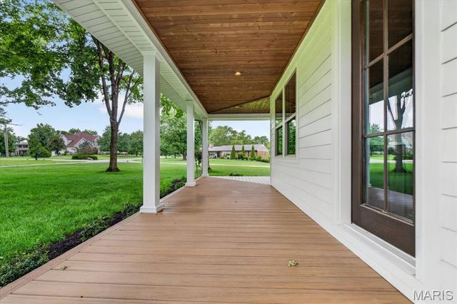12 Beacon Hill Lane, Creve Coeur, MO 63141