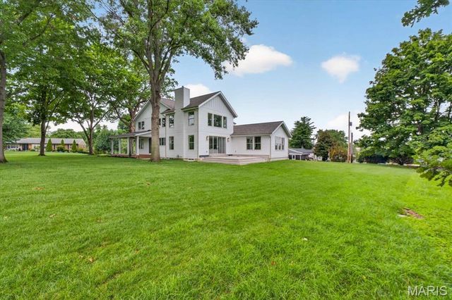 12 Beacon Hill Lane, Creve Coeur, MO 63141