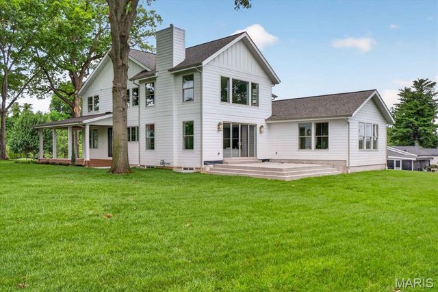 12 Beacon Hill Lane, Creve Coeur, MO 63141