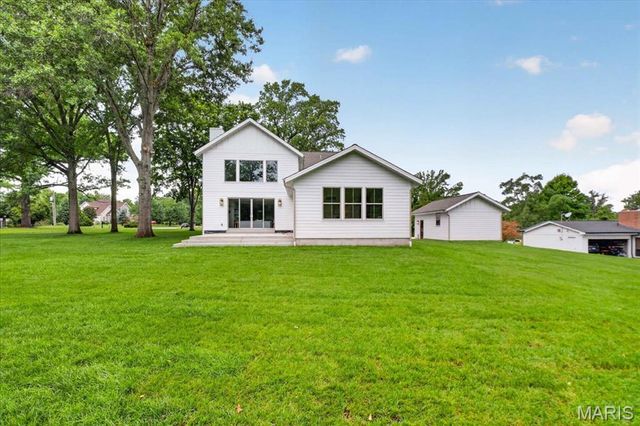 12 Beacon Hill Lane, Creve Coeur, MO 63141