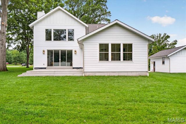 12 Beacon Hill Lane, Creve Coeur, MO 63141