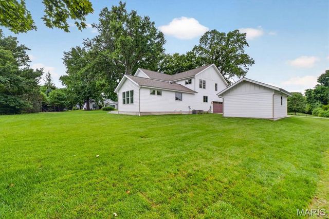 12 Beacon Hill Lane, Creve Coeur, MO 63141