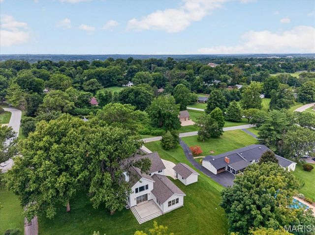 12 Beacon Hill Lane, Creve Coeur, MO 63141