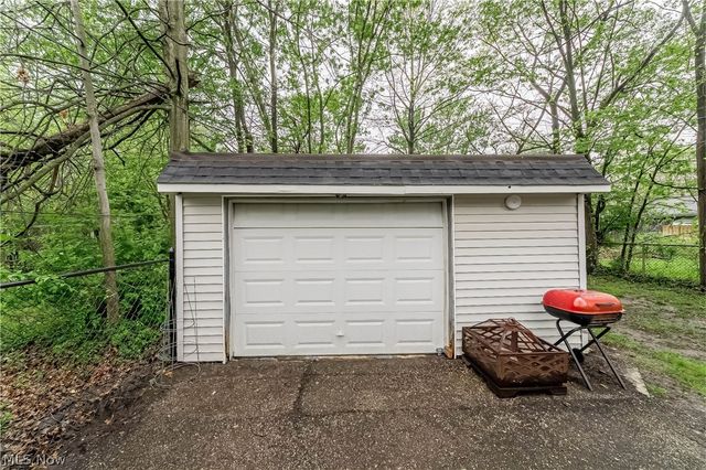 1714 Hillview Road, Cleveland, OH 44112