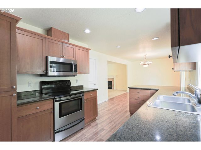 15817 Ne EVERETT Ct, Portland, OR 97230