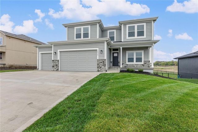 18725 W 193rd Street, Spring Hill, KS 66083
