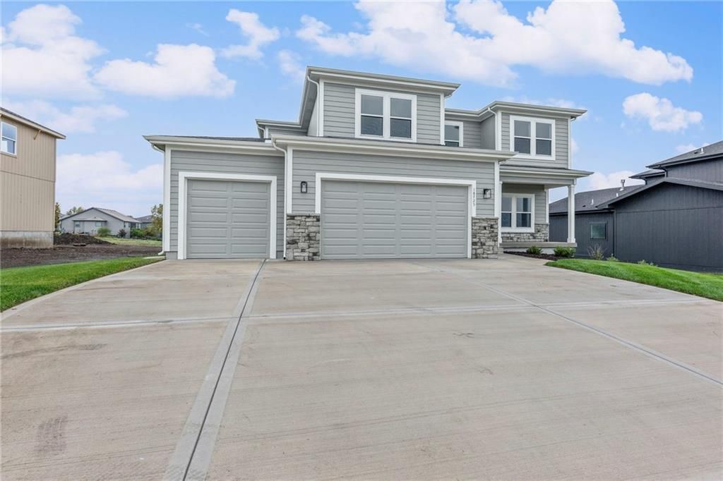18725 W 193rd Street, Spring Hill, KS 66083