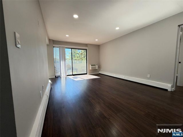 13 River F, Nutley, NJ 07110