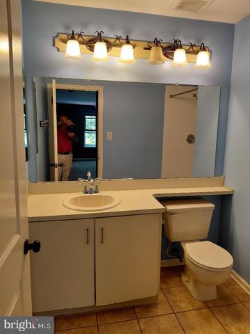 402 MASTERS DR, Blackwood, NJ 08012