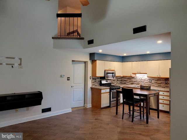 402 MASTERS DR, Blackwood, NJ 08012
