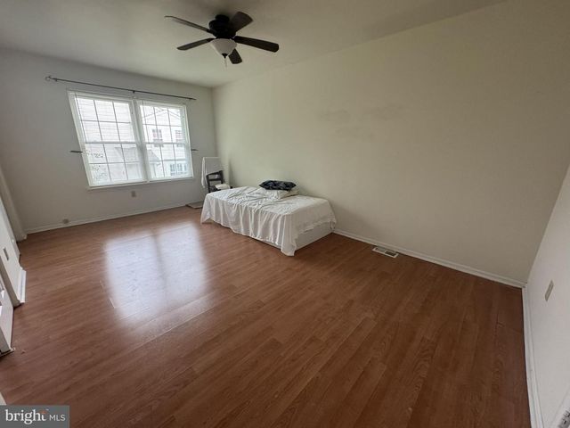 35 ALMOND DR, Somerset, NJ 08873