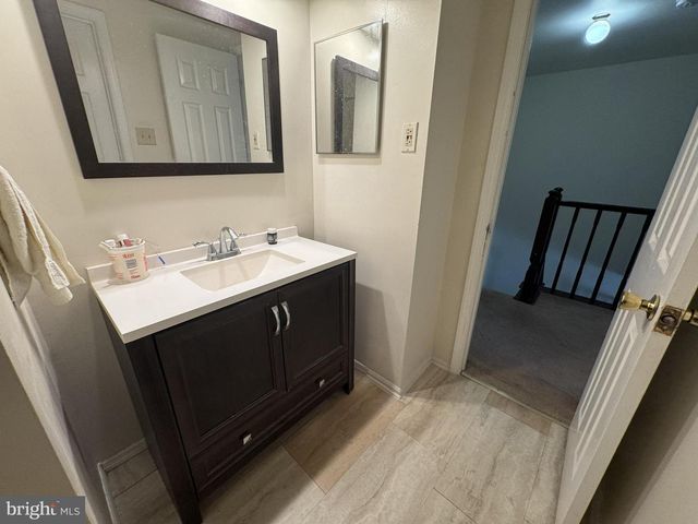 35 ALMOND DR, Somerset, NJ 08873