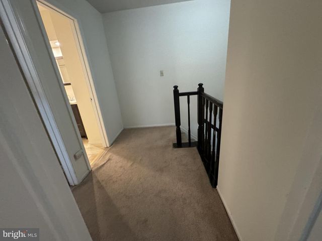 35 ALMOND DR, Somerset, NJ 08873