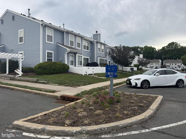 35 ALMOND DR, Somerset, NJ 08873