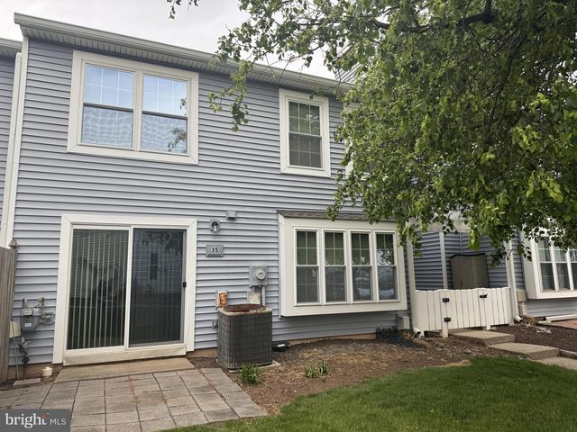 35 ALMOND DR, Somerset, NJ 08873