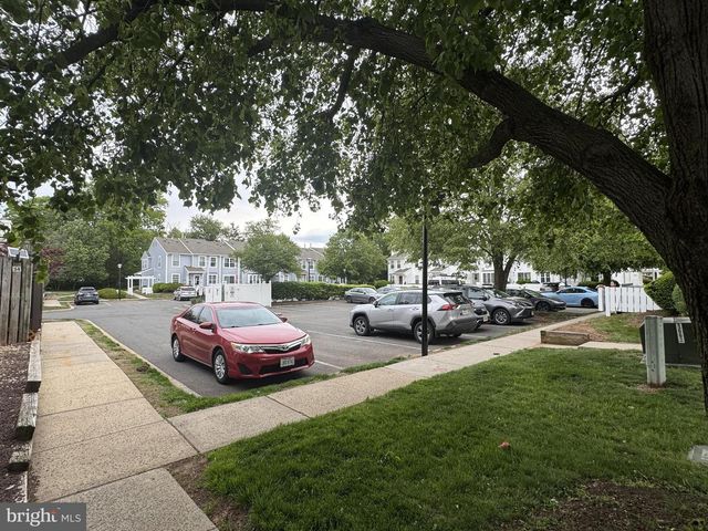 35 ALMOND DR, Somerset, NJ 08873